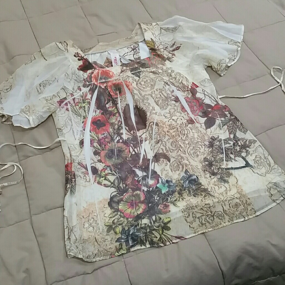 Floral Boho Top with Flutter Sleeves Size Small.